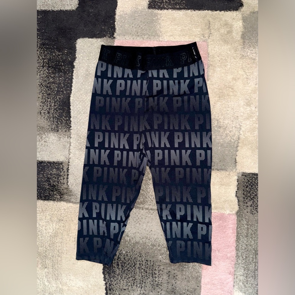 PINK Victoria's Secret Cropped Capri logo leggings NWOT S